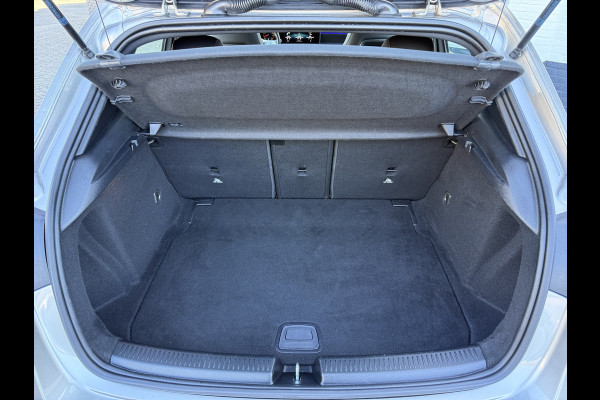 Mercedes-Benz A-Klasse 250 4MATIC AMG-Line | Pano | Trekhaak | MultiBeam LED | Ambient Light | 19 inch