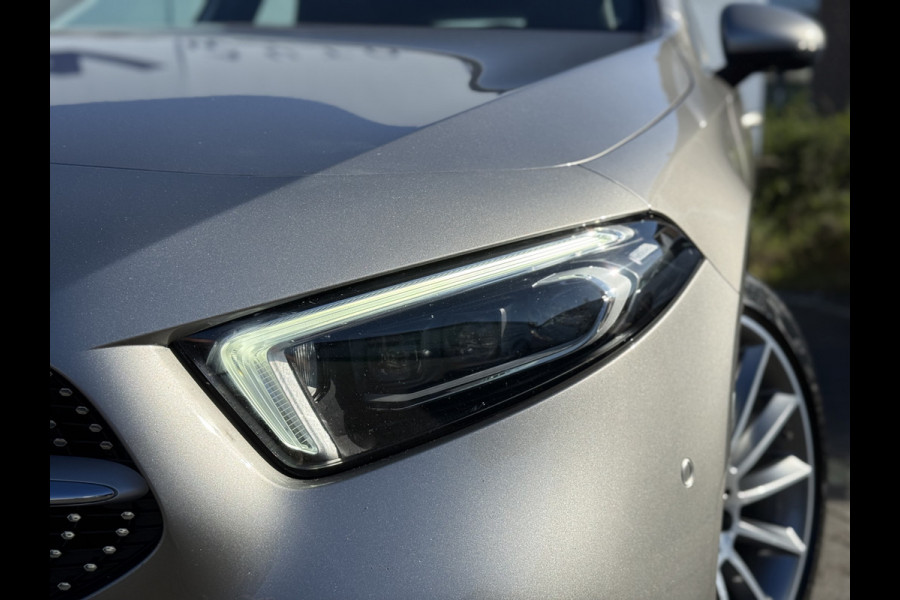 Mercedes-Benz A-Klasse 250 4MATIC AMG-Line | Pano | Trekhaak | MultiBeam LED | Ambient Light | 19 inch