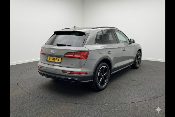 Audi Q5 2.0 TFSI quattro Sport S Line Black Edition 252pk | Panoramdak Diamond Stitching | Luchtvering | Voorstoelen en achterbank verwarmbaar | Matrix Led verlichting | Elektrisch verstelbare voorstoelen |