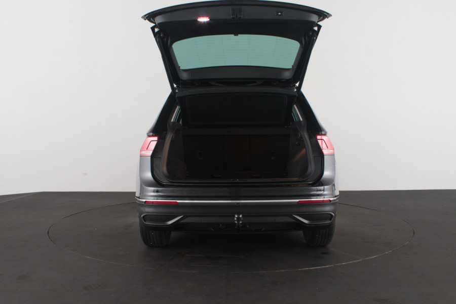Volkswagen Tiguan 1.5 TSI Life Business > Camera/Trekhaak/Winterpakket/17inch/ACC...