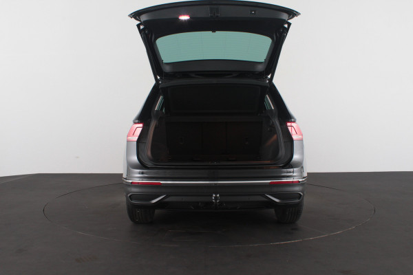 Volkswagen Tiguan 1.5 TSI Life Business > Camera/Trekhaak/Winterpakket/17inch/ACC...