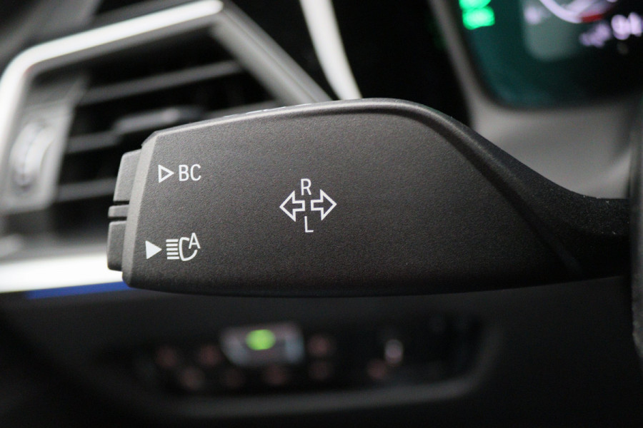 BMW 3-serie 320e Business Edition Plus M Sport Laser LED, Leer, Schuif-/kanteldak, Apple Carplay, Trekhaak elektr., 19"