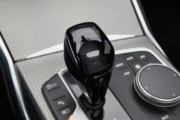 BMW 3-serie 320e Business Edition Plus M Sport Laser LED, Leer, Schuif-/kanteldak, Apple Carplay, Trekhaak elektr., 19"
