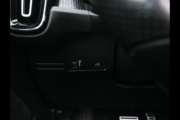 Volvo XC40 Recharge P8 AWD R-Design [ 3-Fase-11kW ] {SoH-90%} (INCL-BTW) Aut. *HEATPUMP | PANO | LEATHER-ALCANTARA | ADAPTIVE-CRUISE | DIGI-COCKPIT | FULL-LED | CAMERA | NAVI-FULLMAP | ECC | PDC | KEYLESS | HEATED-SPORTSEATS | TOWBAR | 19''ALU*