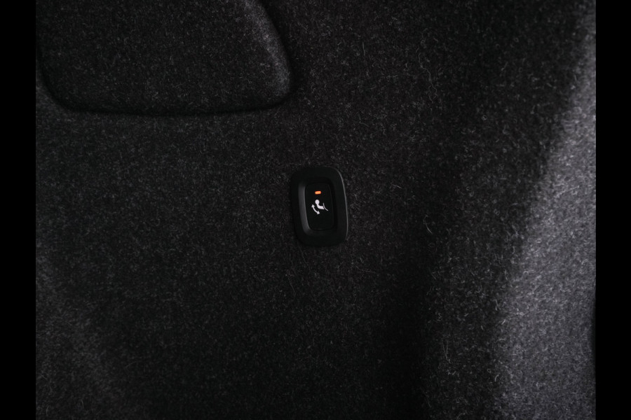 Volvo XC40 Recharge P8 AWD R-Design [ 3-Fase-11kW ] {SoH-90%} (INCL-BTW) Aut. *HEATPUMP | PANO | LEATHER-ALCANTARA | ADAPTIVE-CRUISE | DIGI-COCKPIT | FULL-LED | CAMERA | NAVI-FULLMAP | ECC | PDC | KEYLESS | HEATED-SPORTSEATS | TOWBAR | 19''ALU*