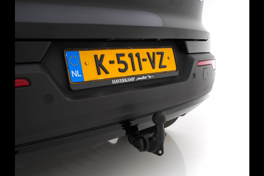 Volvo XC40 Recharge P8 AWD R-Design [ 3-Fase-11kW ] {SoH-90%} (INCL-BTW) Aut. *HEATPUMP | PANO | LEATHER-ALCANTARA | ADAPTIVE-CRUISE | DIGI-COCKPIT | FULL-LED | CAMERA | NAVI-FULLMAP | ECC | PDC | KEYLESS | HEATED-SPORTSEATS | TOWBAR | 19''ALU*