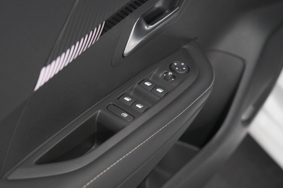 Peugeot e-208 EV Allure 50 kWh | 11 KW Laadfunctie | Apple Carplay | Parkeersensoren