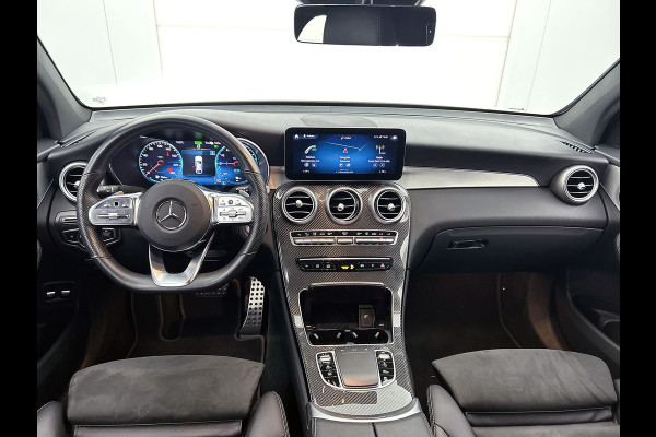 Mercedes-Benz GLC 300 e 4MATIC Premium Plus | AMG-LIne Interieur | AMG-Line Exterieur | Achteruitrijcamera | Multispaaks velgen | Nightpakket | Sfeerverlichting | Trekhaak | 24 Maanden Mercedes-Benz Certified Garantie