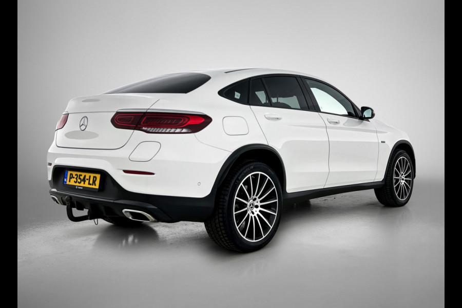 Mercedes-Benz GLC 300 e 4MATIC Premium Plus | AMG-LIne Interieur | AMG-Line Exterieur | Achteruitrijcamera | Multispaaks velgen | Nightpakket | Sfeerverlichting | Trekhaak | 24 Maanden Mercedes-Benz Certified Garantie
