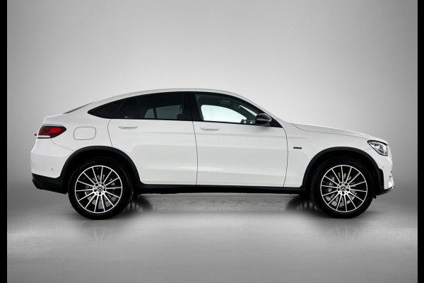 Mercedes-Benz GLC 300 e 4MATIC Premium Plus | AMG-LIne Interieur | AMG-Line Exterieur | Achteruitrijcamera | Multispaaks velgen | Nightpakket | Sfeerverlichting | Trekhaak | 24 Maanden Mercedes-Benz Certified Garantie