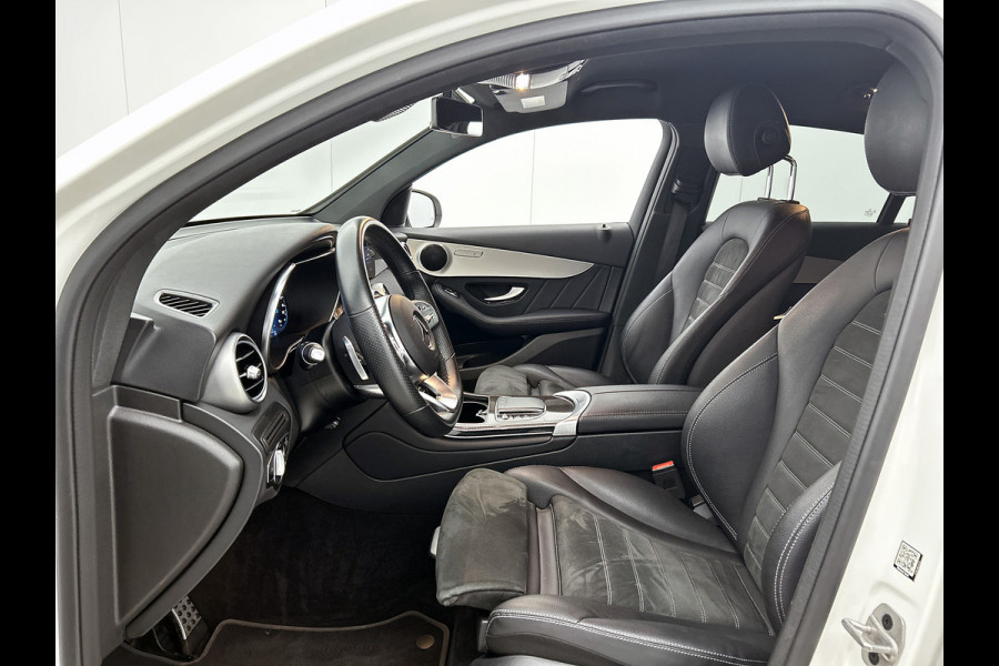 Mercedes-Benz GLC 300 e 4MATIC Premium Plus | AMG-LIne Interieur | AMG-Line Exterieur | Achteruitrijcamera | Multispaaks velgen | Nightpakket | Sfeerverlichting | Trekhaak | 24 Maanden Mercedes-Benz Certified Garantie