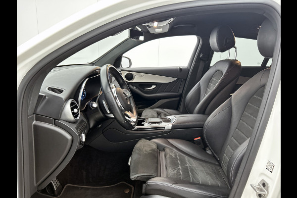Mercedes-Benz GLC 300 e 4MATIC Premium Plus | AMG-LIne Interieur | AMG-Line Exterieur | Achteruitrijcamera | Multispaaks velgen | Nightpakket | Sfeerverlichting | Trekhaak | 24 Maanden Mercedes-Benz Certified Garantie