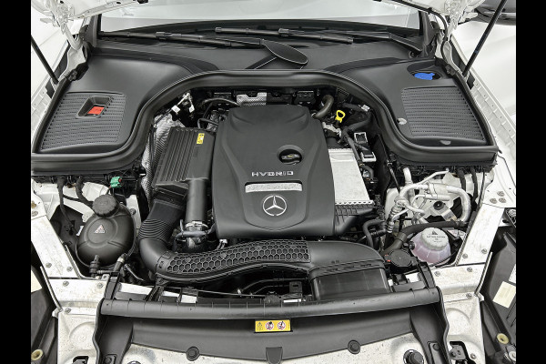 Mercedes-Benz GLC 300 e 4MATIC Premium Plus | AMG-LIne Interieur | AMG-Line Exterieur | Achteruitrijcamera | Multispaaks velgen | Nightpakket | Sfeerverlichting | Trekhaak | 24 Maanden Mercedes-Benz Certified Garantie