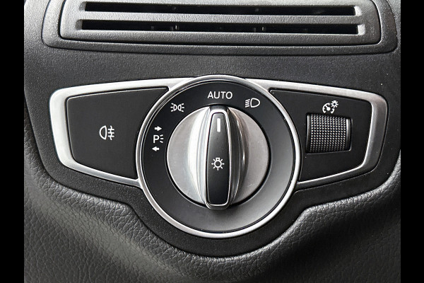 Mercedes-Benz GLC 300 e 4MATIC Premium Plus | AMG-LIne Interieur | AMG-Line Exterieur | Achteruitrijcamera | Multispaaks velgen | Nightpakket | Sfeerverlichting | Trekhaak | 24 Maanden Mercedes-Benz Certified Garantie