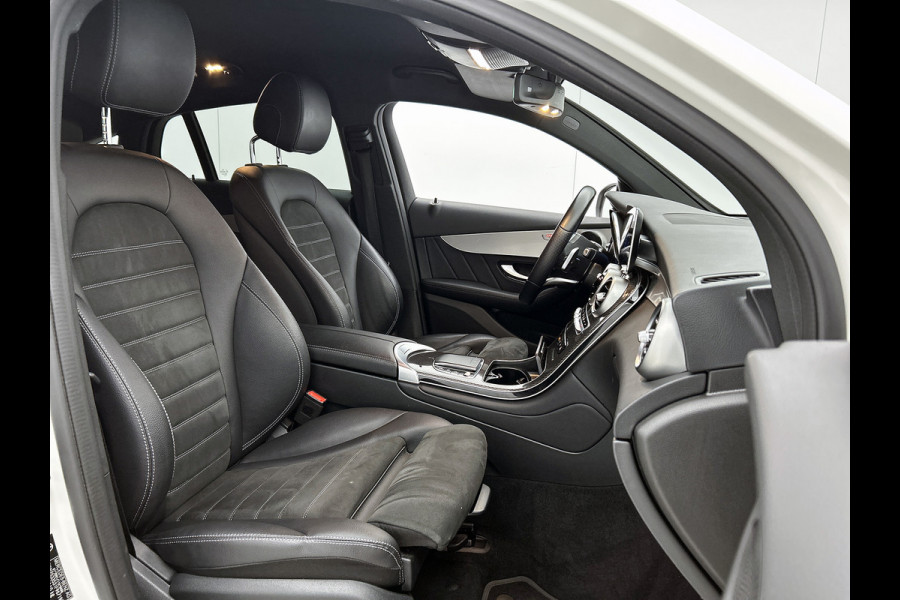 Mercedes-Benz GLC 300 e 4MATIC Premium Plus | AMG-LIne Interieur | AMG-Line Exterieur | Achteruitrijcamera | Multispaaks velgen | Nightpakket | Sfeerverlichting | Trekhaak | 24 Maanden Mercedes-Benz Certified Garantie