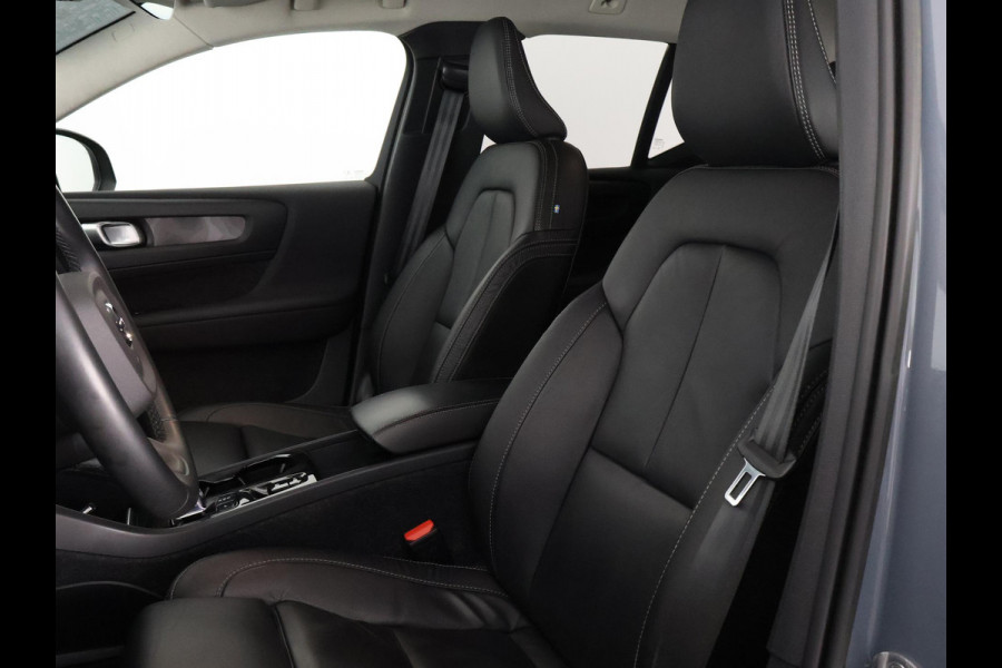 Volvo XC40 1.5 T5 PLUG-IN HYBRID+ DARK. ACCU 90% GAR. 9-2032* TREKHAAK . DODE HOEKDETECTIE . HARMAN KARDON . STUUR & STOELVERWARMING .