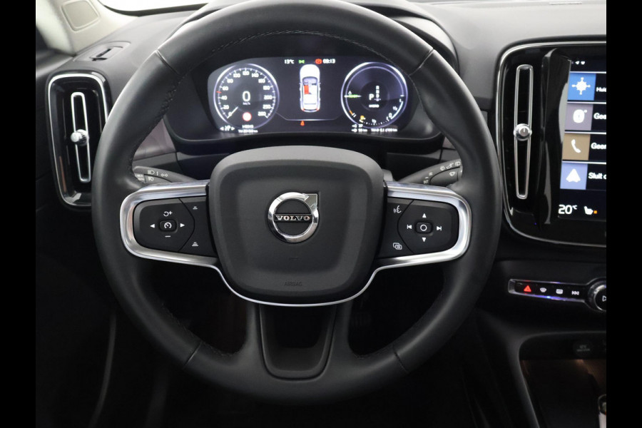 Volvo XC40 1.5 T5 PLUG-IN HYBRID+ DARK. ACCU 90% GAR. 9-2032* TREKHAAK . DODE HOEKDETECTIE . HARMAN KARDON . STUUR & STOELVERWARMING .