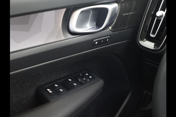 Volvo XC40 1.5 T5 PLUG-IN HYBRID+ DARK. ACCU 90% GAR. 9-2032* TREKHAAK . DODE HOEKDETECTIE . HARMAN KARDON . STUUR & STOELVERWARMING .