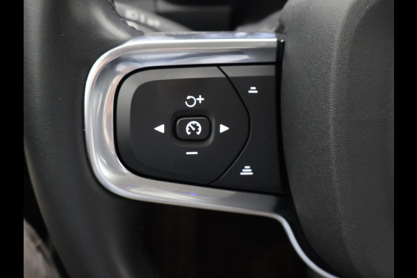 Volvo XC40 1.5 T5 PLUG-IN HYBRID+ DARK. ACCU 90% GAR. 9-2032* TREKHAAK . DODE HOEKDETECTIE . HARMAN KARDON . STUUR & STOELVERWARMING .