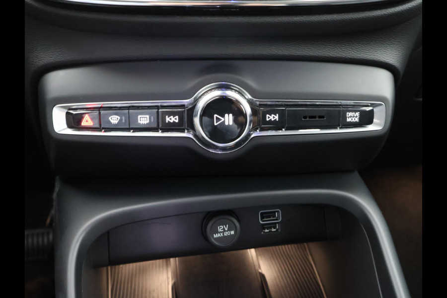 Volvo XC40 1.5 T5 PLUG-IN HYBRID+ DARK. ACCU 90% GAR. 9-2032* TREKHAAK . DODE HOEKDETECTIE . HARMAN KARDON . STUUR & STOELVERWARMING .