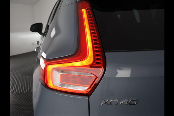 Volvo XC40 1.5 T5 PLUG-IN HYBRID+ DARK. ACCU 90% GAR. 9-2032* TREKHAAK . DODE HOEKDETECTIE . HARMAN KARDON . STUUR & STOELVERWARMING .