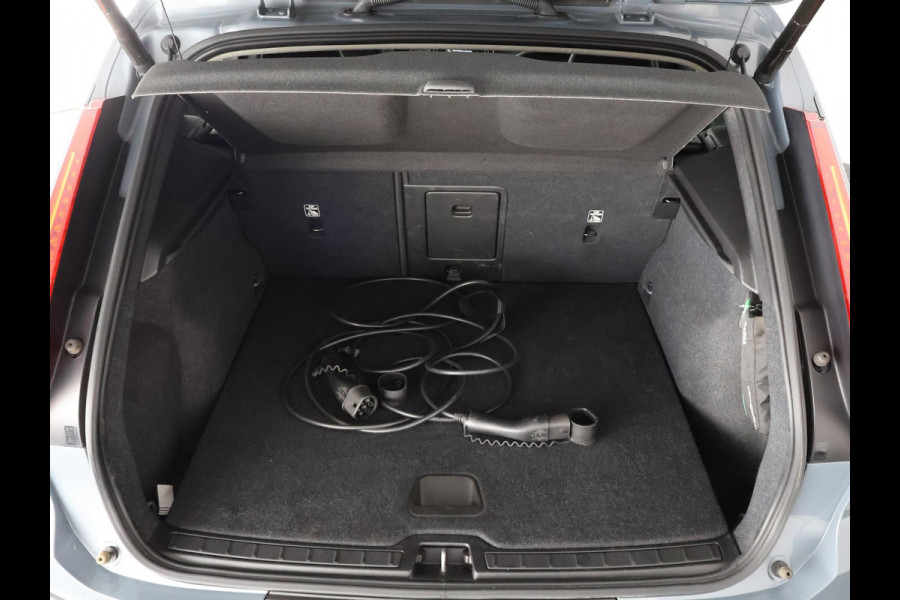 Volvo XC40 1.5 T5 PLUG-IN HYBRID+ DARK. ACCU 90% GAR. 9-2032* TREKHAAK . DODE HOEKDETECTIE . HARMAN KARDON . STUUR & STOELVERWARMING .
