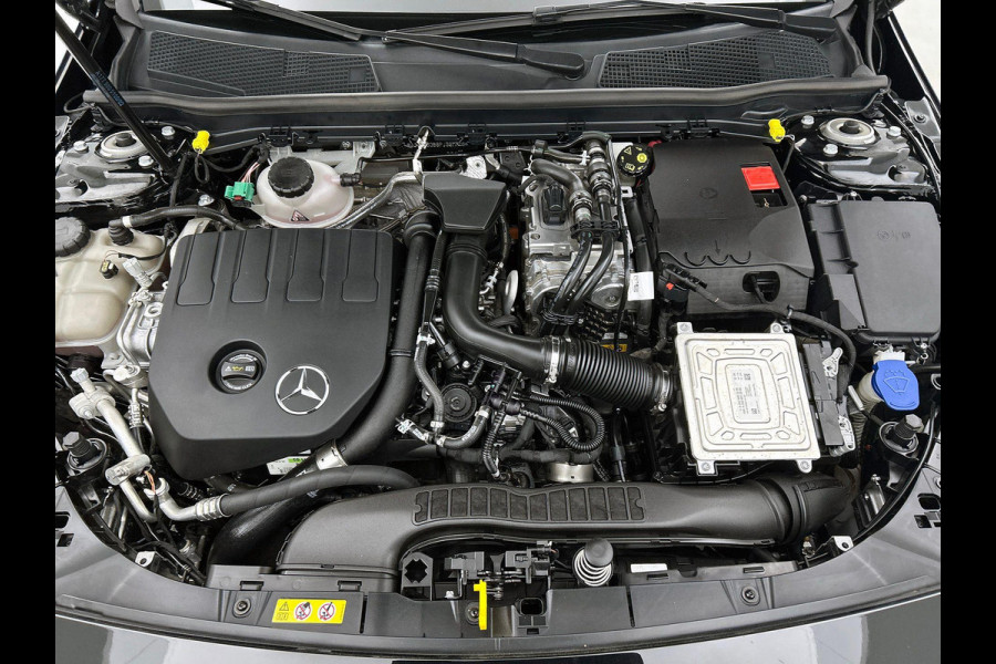 Mercedes-Benz A-Klasse 250 e Black Line WIDE-SCREEN | NAVI | STOF-LEDER