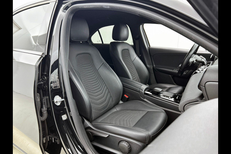 Mercedes-Benz A-Klasse 250 e Black Line WIDE-SCREEN | NAVI | STOF-LEDER