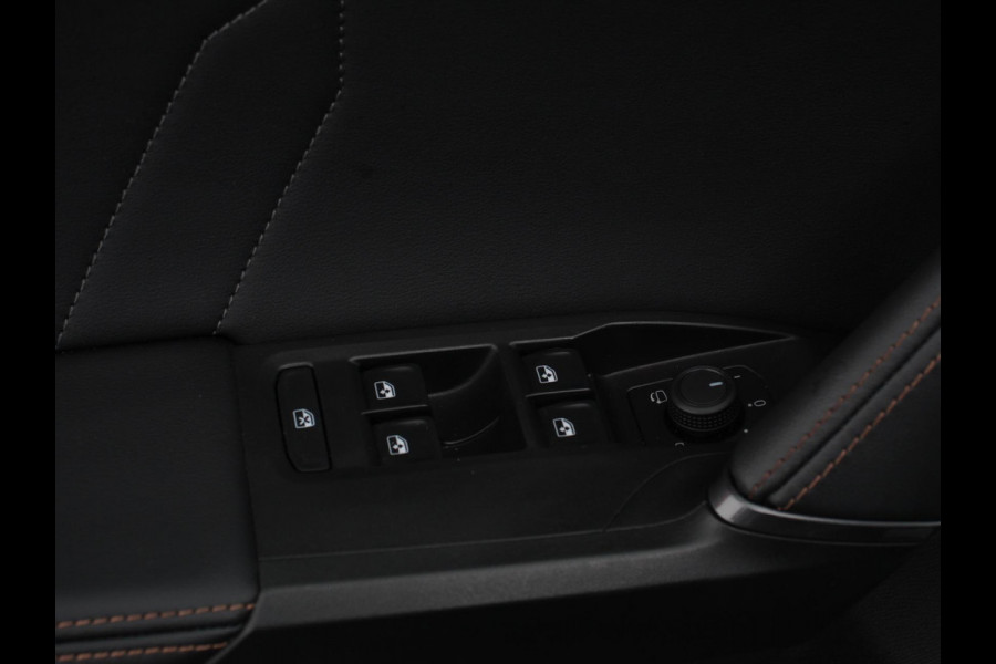 CUPRA Formentor 1.5 TSI High Automaat Apple carplay / Android Auto Keyless Entry Keyless Start Adaptive Cruise Control Stoelverwarming Stuurverwarming Half Leder