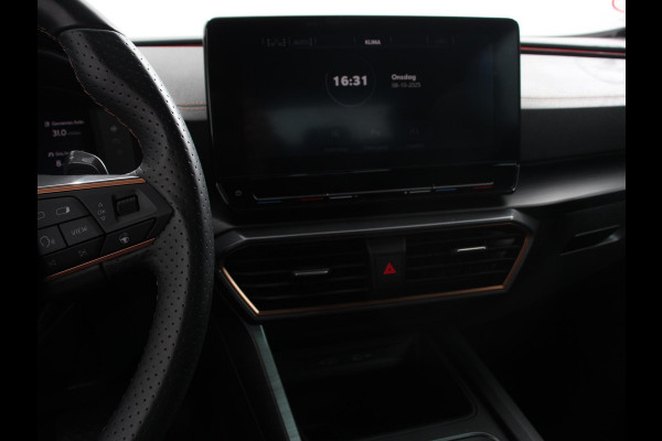 CUPRA Formentor 1.5 TSI High Automaat Apple carplay / Android Auto Keyless Entry Keyless Start Adaptive Cruise Control Stoelverwarming Stuurverwarming Half Leder