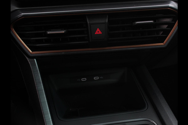 CUPRA Formentor 1.5 TSI High Automaat Apple carplay / Android Auto Keyless Entry Keyless Start Adaptive Cruise Control Stoelverwarming Stuurverwarming Half Leder