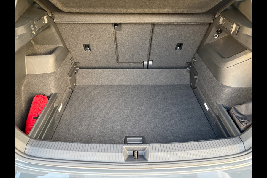 Volkswagen Tiguan 1.5 eTSI R-Line Edition | Trekhaak wegkl. | 360 Camera | Side Assist | IQ Light | Prijs Rijklaar!!