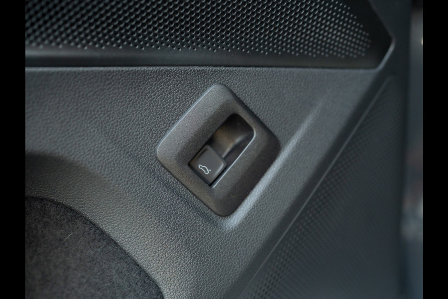 Volkswagen Tiguan 1.5 eTSI R-Line Edition | Trekhaak wegkl. | 360 Camera | Side Assist | IQ Light | Prijs Rijklaar!!