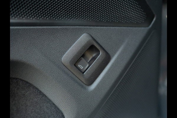 Volkswagen Tiguan 1.5 eTSI R-Line Edition | Trekhaak wegkl. | 360 Camera | Side Assist | IQ Light | Prijs Rijklaar!!