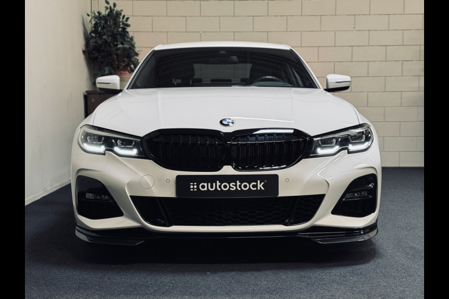 BMW 3-serie 330i M-Sport | M-Performance | 19" | Carbon