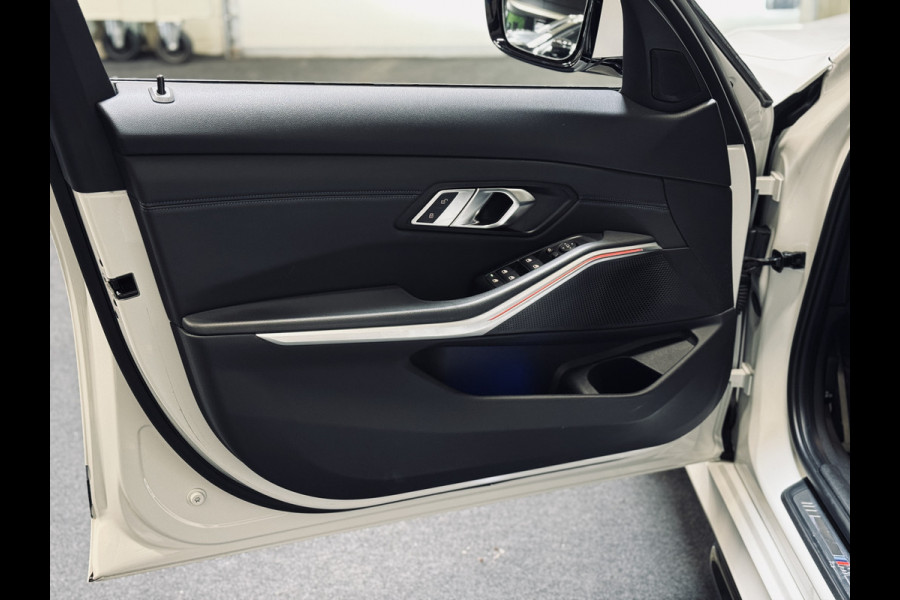 BMW 3-serie 330i M-Sport | M-Performance | 19" | Carbon