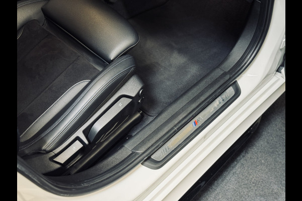 BMW 3-serie 330i M-Sport | M-Performance | 19" | Carbon