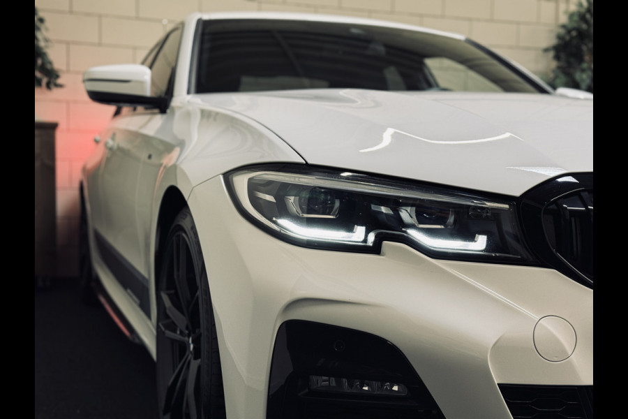 BMW 3-serie 330i M-Sport | M-Performance | 19" | Carbon