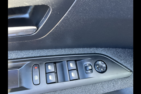 Peugeot 3008 1.2 PureTech Allure Carplay Stoelverw. Trekhaak Virtual Display