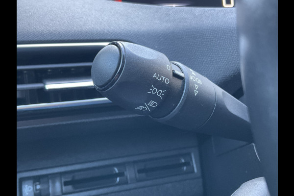 Peugeot 3008 1.2 PureTech Allure Carplay Stoelverw. Trekhaak Virtual Display