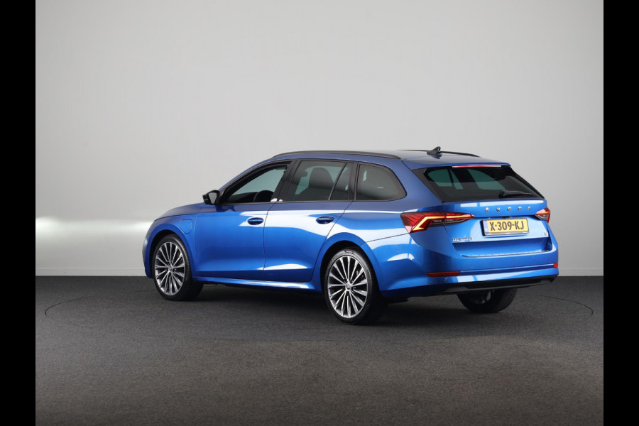 Škoda Octavia Combi 1.4 TSI iV PHEV Sportline Business 204pk | Navigatie via App| Parkeercamera | Elektrisch veerselbare stoelen met geheugen | Parkeersensoren voor en achter |