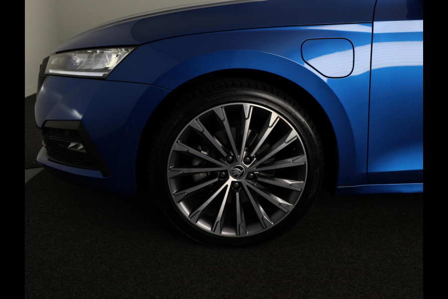Škoda Octavia Combi 1.4 TSI iV PHEV Sportline Business 204pk | Navigatie via App| Parkeercamera | Elektrisch veerselbare stoelen met geheugen | Parkeersensoren voor en achter |