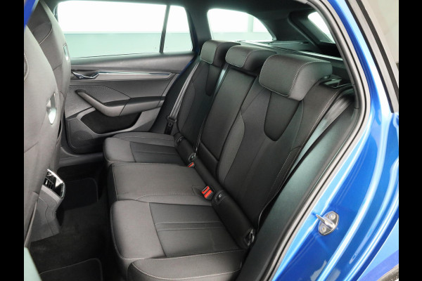 Škoda Octavia Combi 1.4 TSI iV PHEV Sportline Business 204pk | Navigatie via App| Parkeercamera | Elektrisch veerselbare stoelen met geheugen | Parkeersensoren voor en achter |