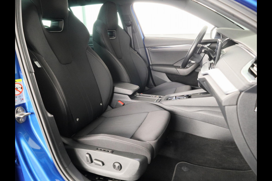 Škoda Octavia Combi 1.4 TSI iV PHEV Sportline Business 204pk | Navigatie via App| Parkeercamera | Elektrisch veerselbare stoelen met geheugen | Parkeersensoren voor en achter |