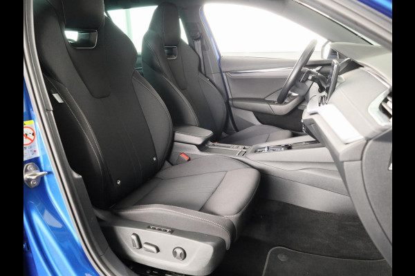 Škoda Octavia Combi 1.4 TSI iV PHEV Sportline Business 204pk | Navigatie via App| Parkeercamera | Elektrisch veerselbare stoelen met geheugen | Parkeersensoren voor en achter |