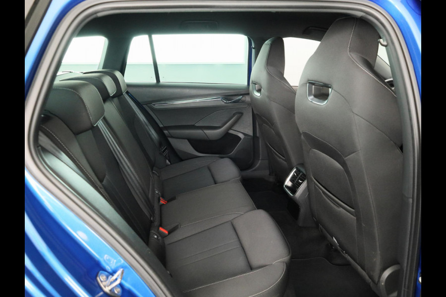Škoda Octavia Combi 1.4 TSI iV PHEV Sportline Business 204pk | Navigatie via App| Parkeercamera | Elektrisch veerselbare stoelen met geheugen | Parkeersensoren voor en achter |