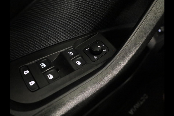 Škoda Octavia Combi 1.4 TSI iV PHEV Sportline Business 204pk | Navigatie via App| Parkeercamera | Elektrisch veerselbare stoelen met geheugen | Parkeersensoren voor en achter |