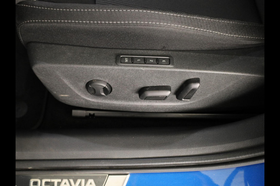 Škoda Octavia Combi 1.4 TSI iV PHEV Sportline Business 204pk | Navigatie via App| Parkeercamera | Elektrisch veerselbare stoelen met geheugen | Parkeersensoren voor en achter |