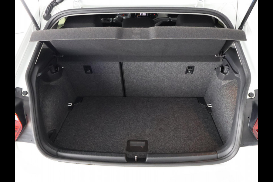 Volkswagen Polo TSI COMFORTLINE 95 PK GARANTIE TOT 2029* . NAVIGATIE . PARKEERSENSOREN VOOR  & ACHTER .