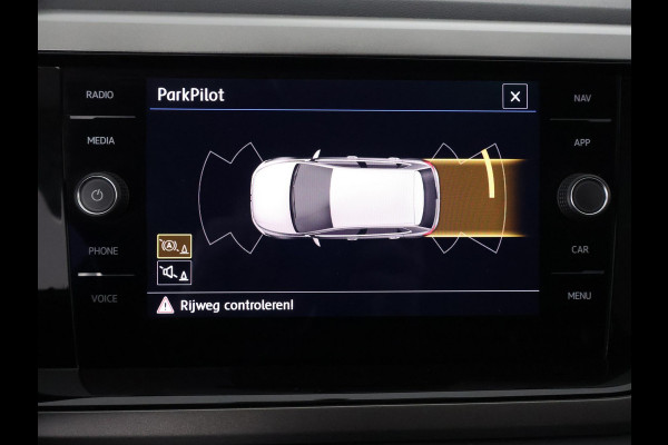 Volkswagen Polo TSI COMFORTLINE 95 PK GARANTIE TOT 2029* . NAVIGATIE . PARKEERSENSOREN VOOR  & ACHTER .